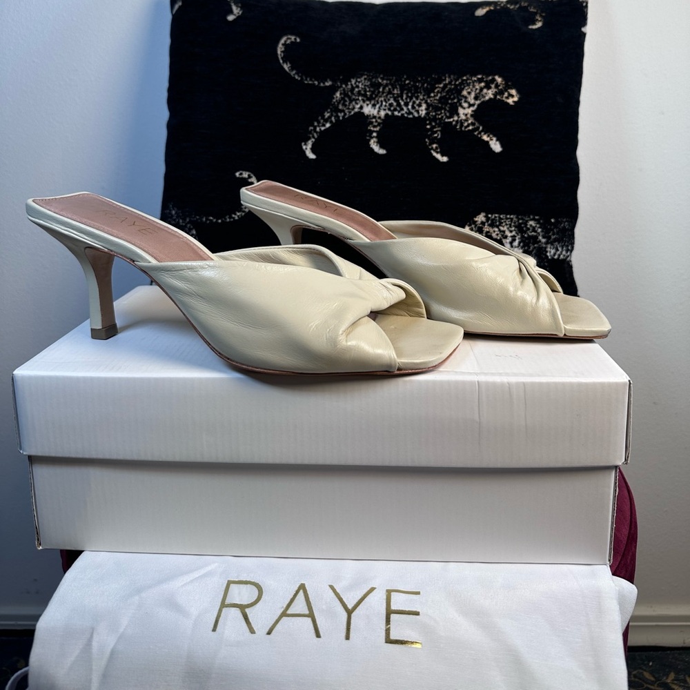 Like new RAYE Dane Heel in Bone White mid kitten leather open toe slipper